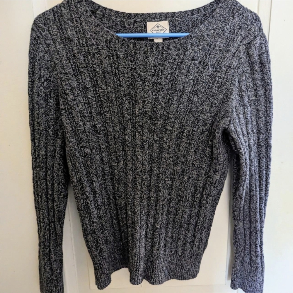 Gray ribbed sweater
